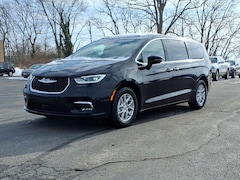 2026 Chrysler Pacifica Select Passenger Van