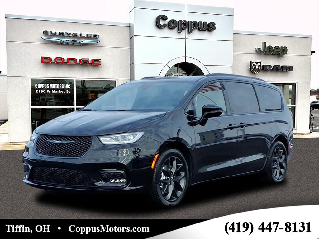 2026 Chrysler Pacifica Select's photo