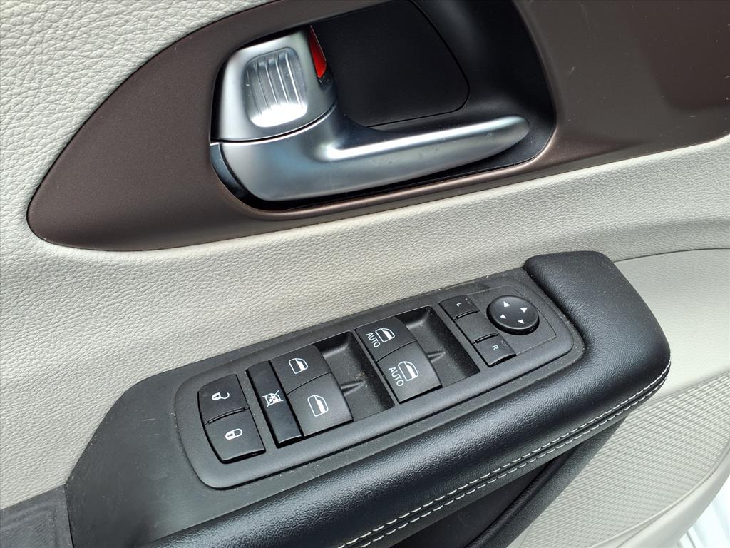 2022 Chrysler Voyager LX - Photo 19