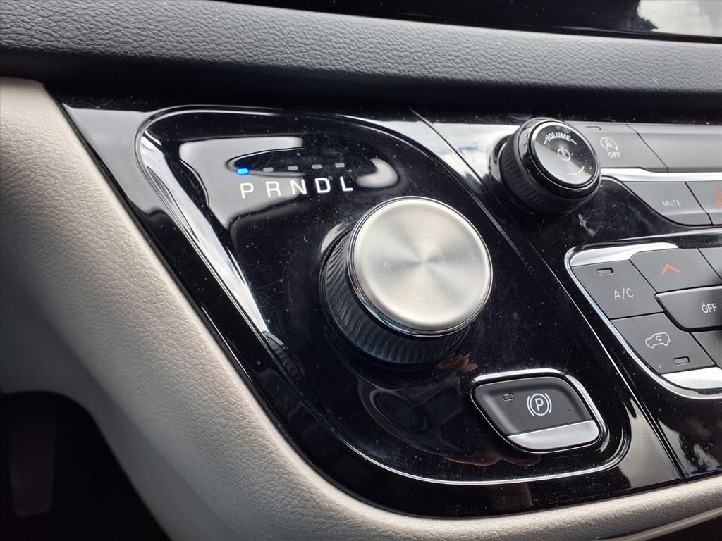 2022 Chrysler Voyager LX - Photo 24