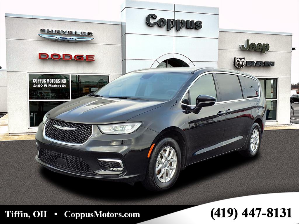 2025 Chrysler Pacifica Select's photo