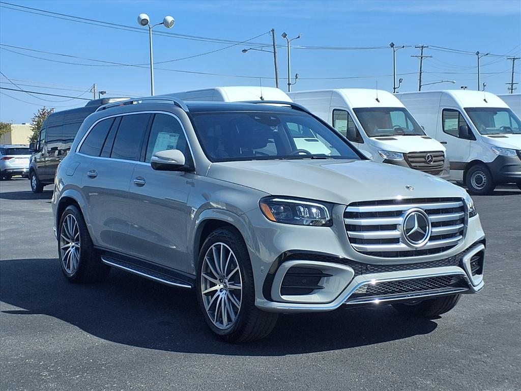 2026 Mercedes Benz GLS 580 4MATIC photo 2