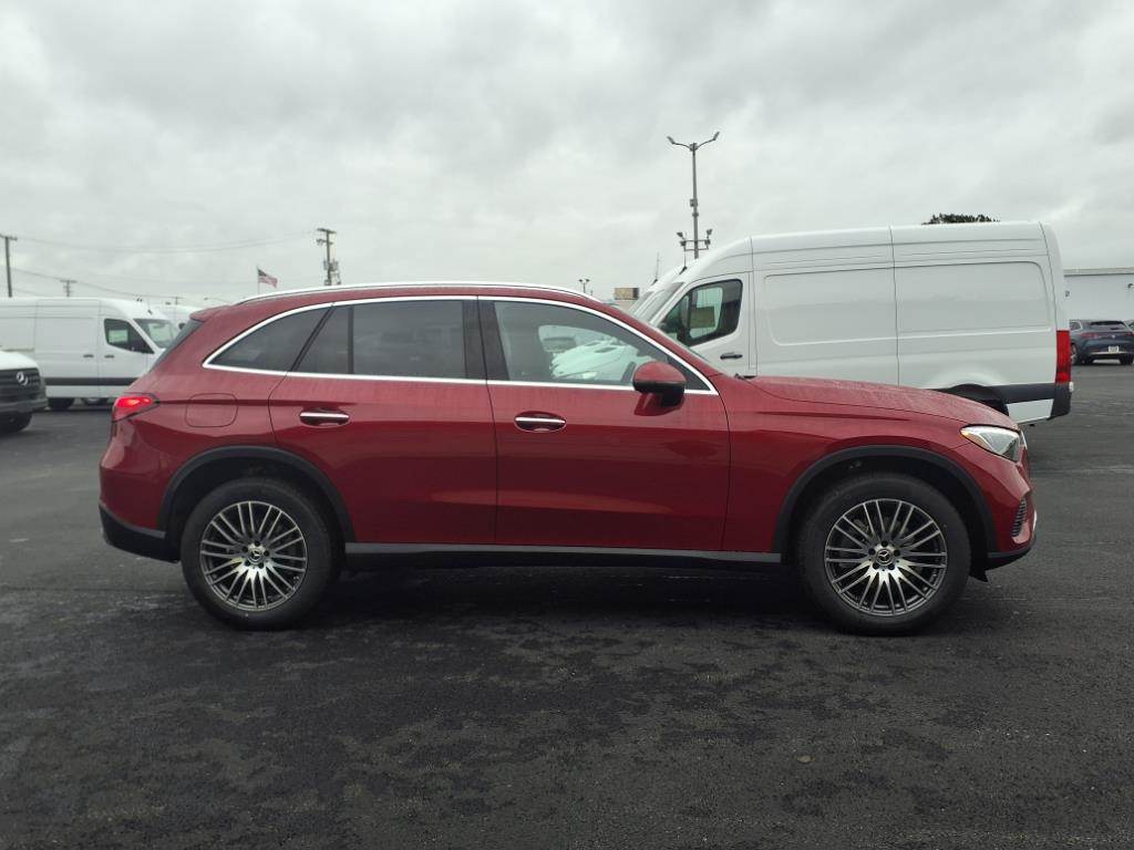 2026 Mercedes Benz GLC 300 4MATIC photo 3