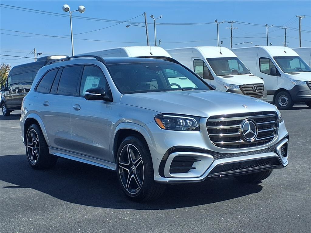2026 Mercedes Benz GLS 450 4MATIC photo 3