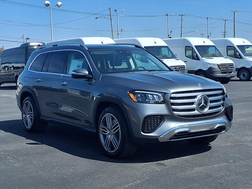 2026 Mercedes Benz GLS 450 4MATIC photo 2