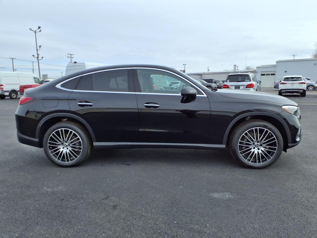2025 Mercedes Benz GLC 300 photo 4