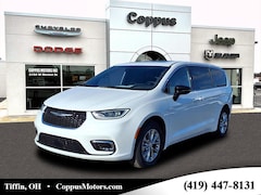 2026 Chrysler Pacifica Limited Van Passenger Van