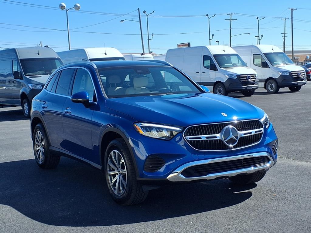 2025 Mercedes Benz GLC 300 4MATIC photo 2