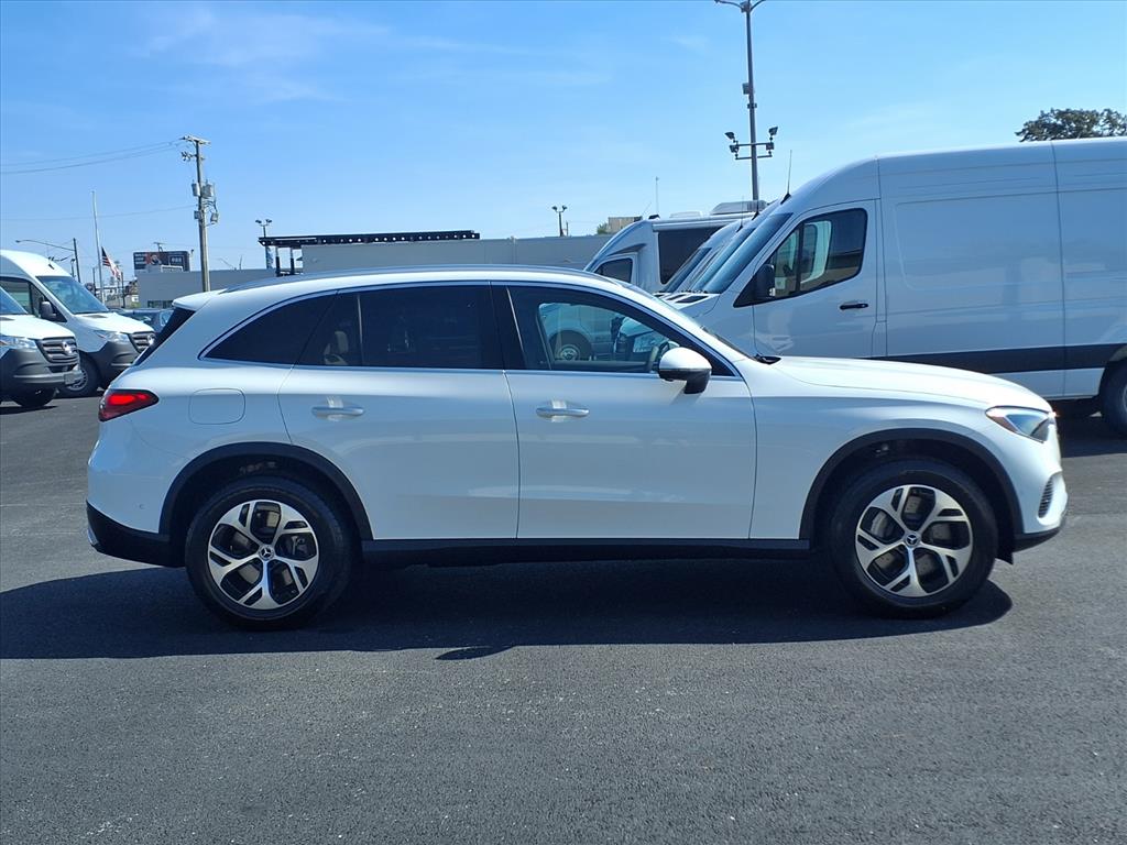 2026 Mercedes Benz GLC 350e 4MATIC photo 4