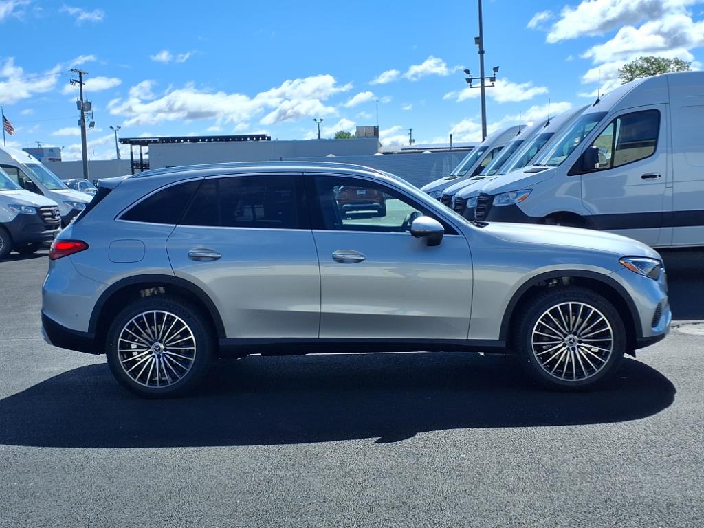 2025 Mercedes Benz GLS AMG 63 4MATIC photo 4