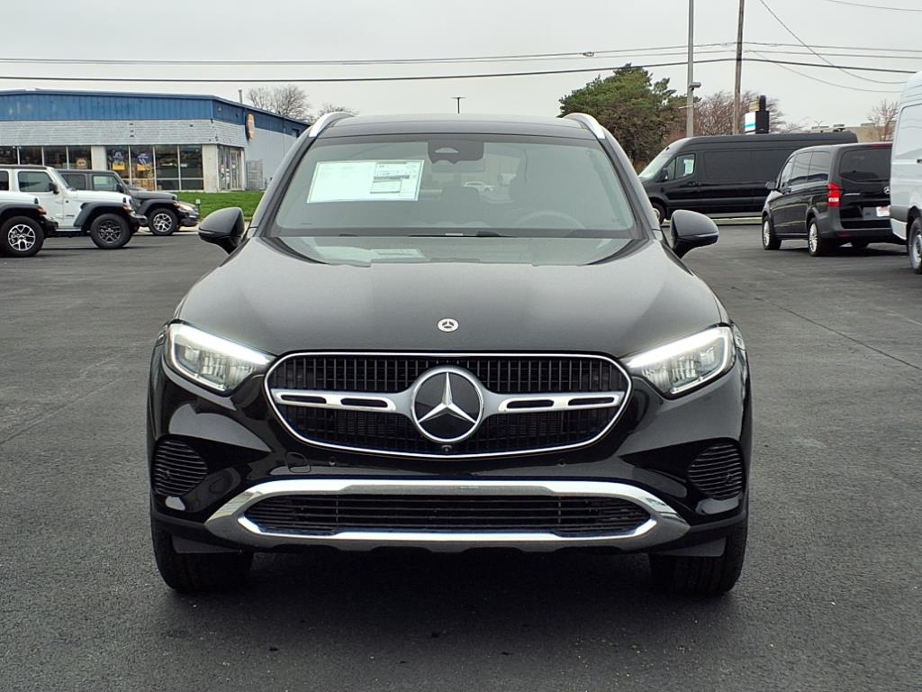 2025 Mercedes Benz GLC 300 4MATIC photo 2