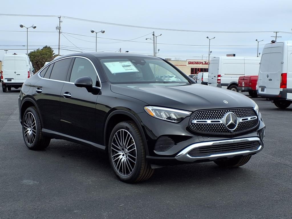 2025 Mercedes Benz GLC 300 photo 3