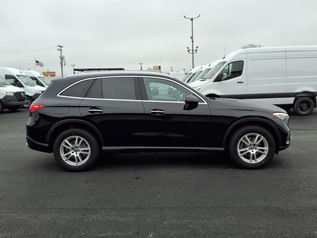 2025 Mercedes Benz GLC 300 4MATIC photo 4