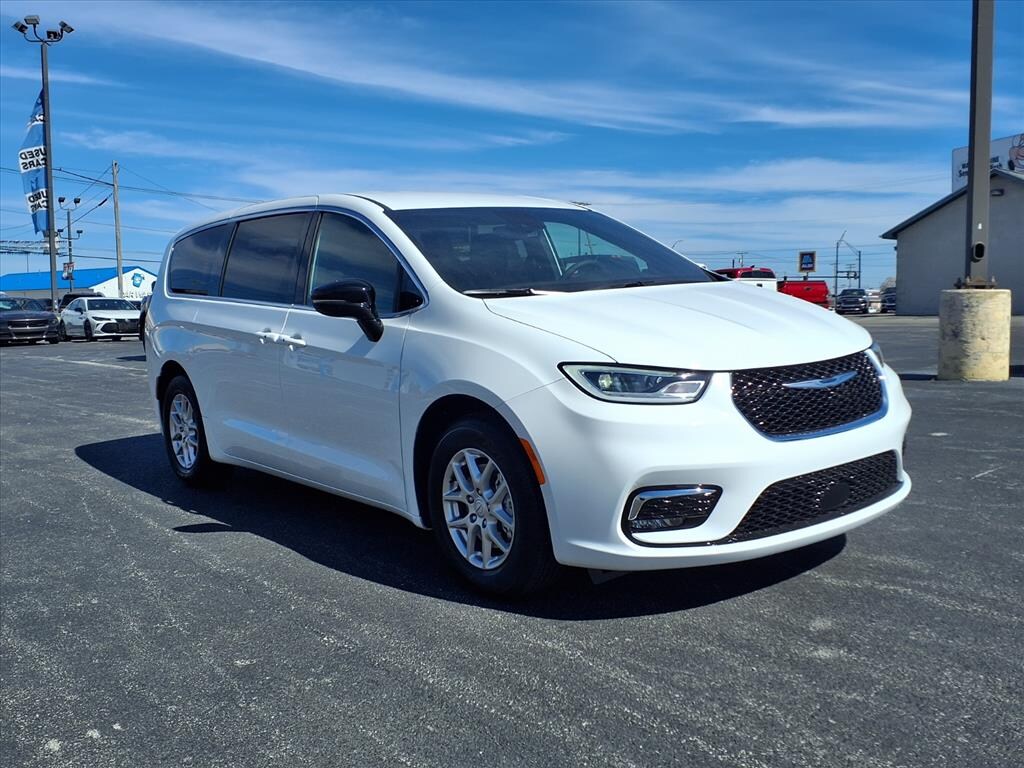 New 2026 Chrysler Pacifica Select Van Passenger Van