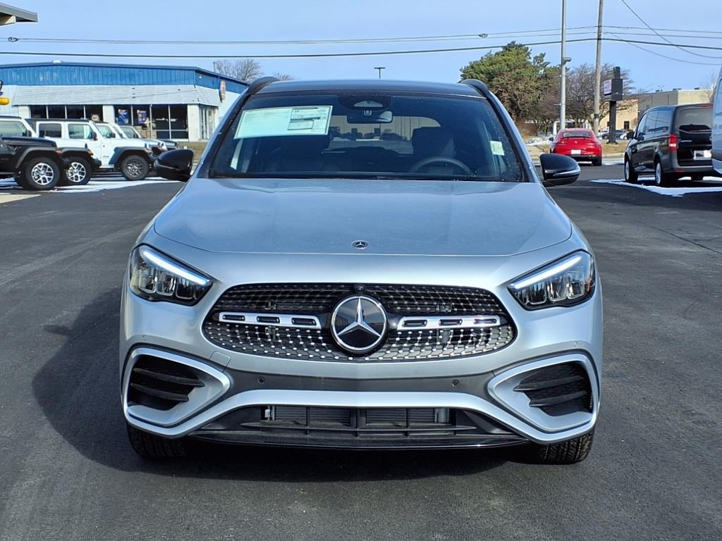 2025 Mercedes Benz GLA 250 4MATIC photo 2