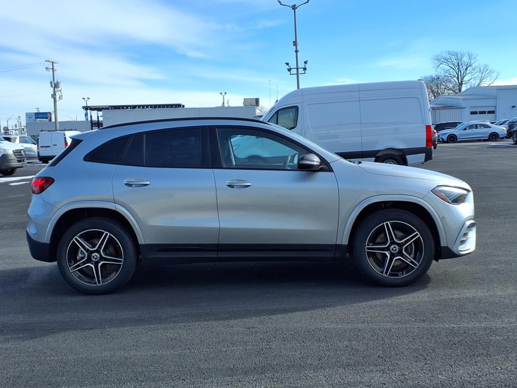 2025 Mercedes Benz GLA 250 4MATIC photo 4