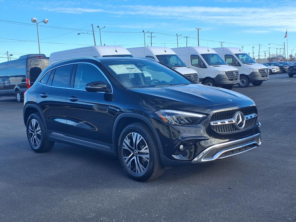2025 Mercedes Benz GLA 250 4MATIC photo 3