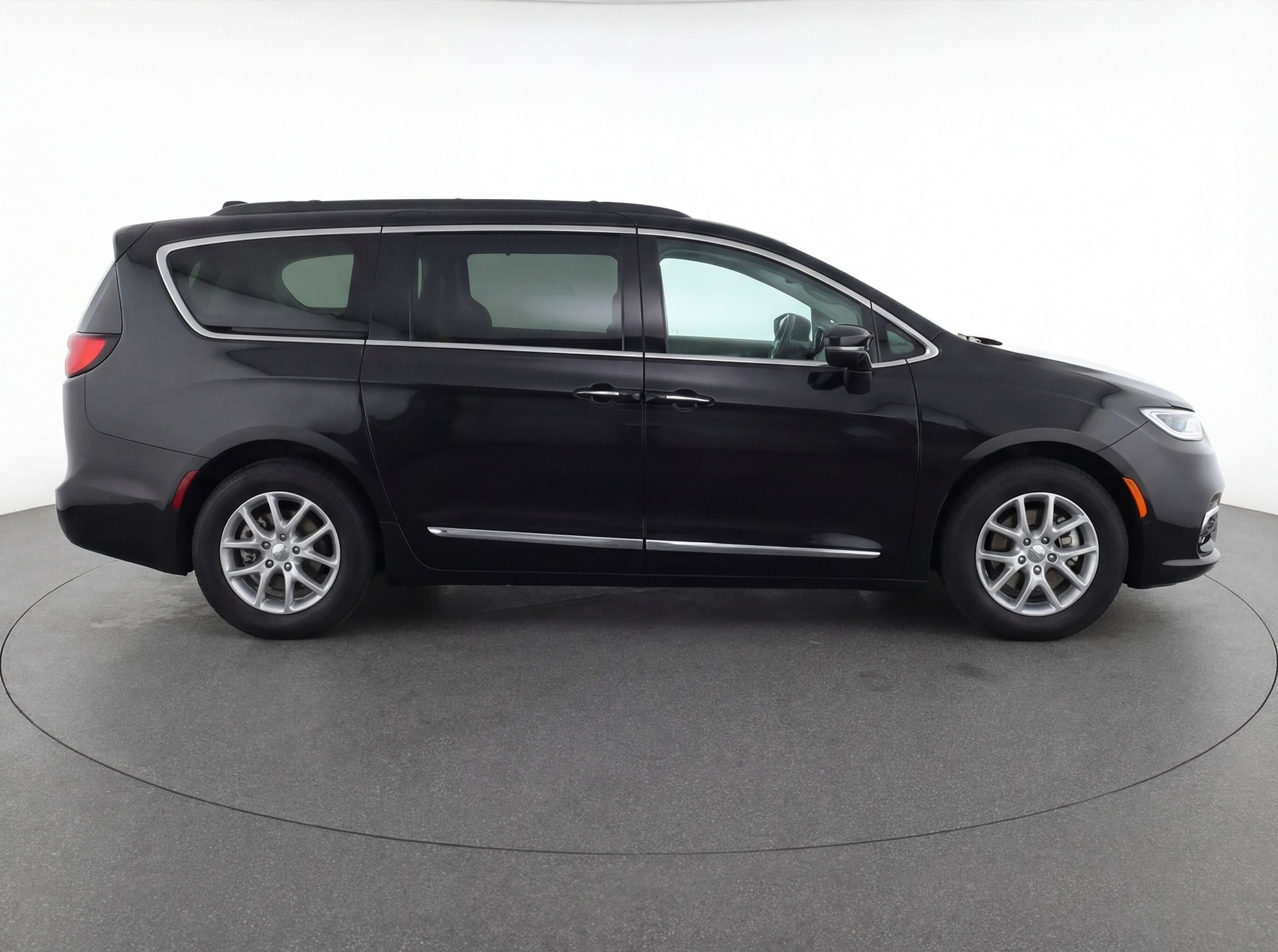 Thumbnail: 2024 Chrysler Pacifica - 8