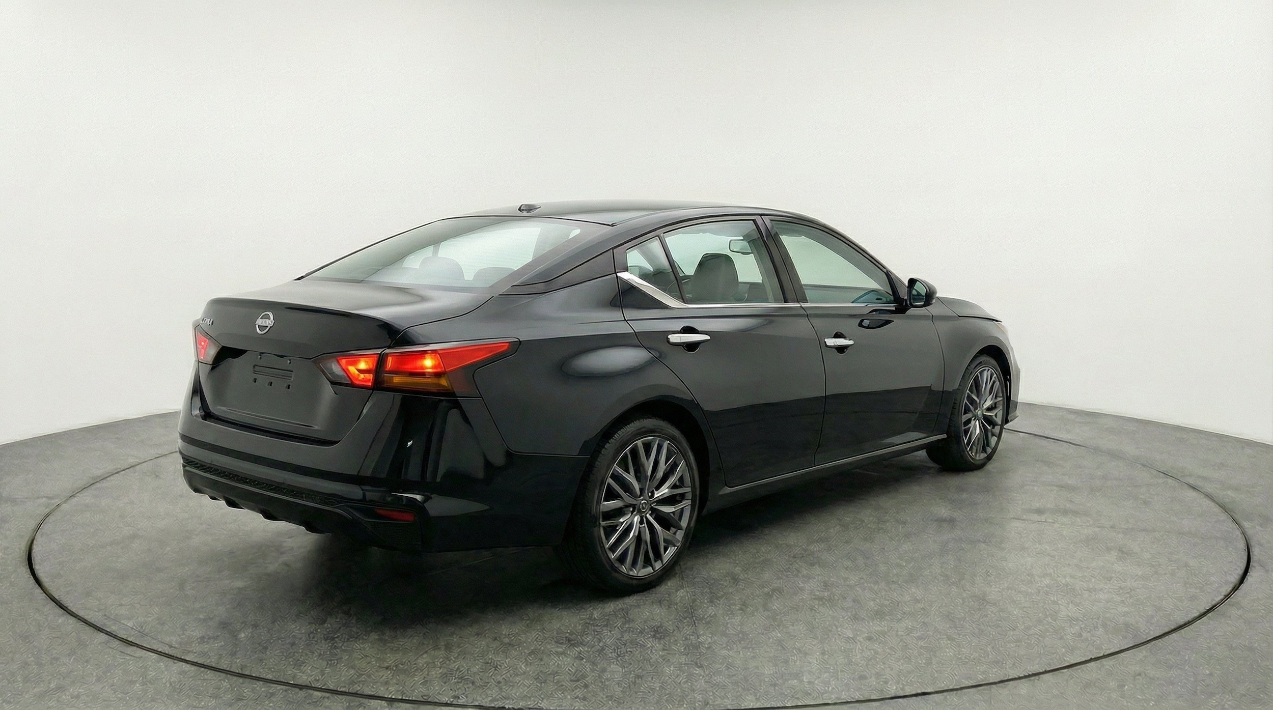 Thumbnail: 2025 Nissan Altima - 9