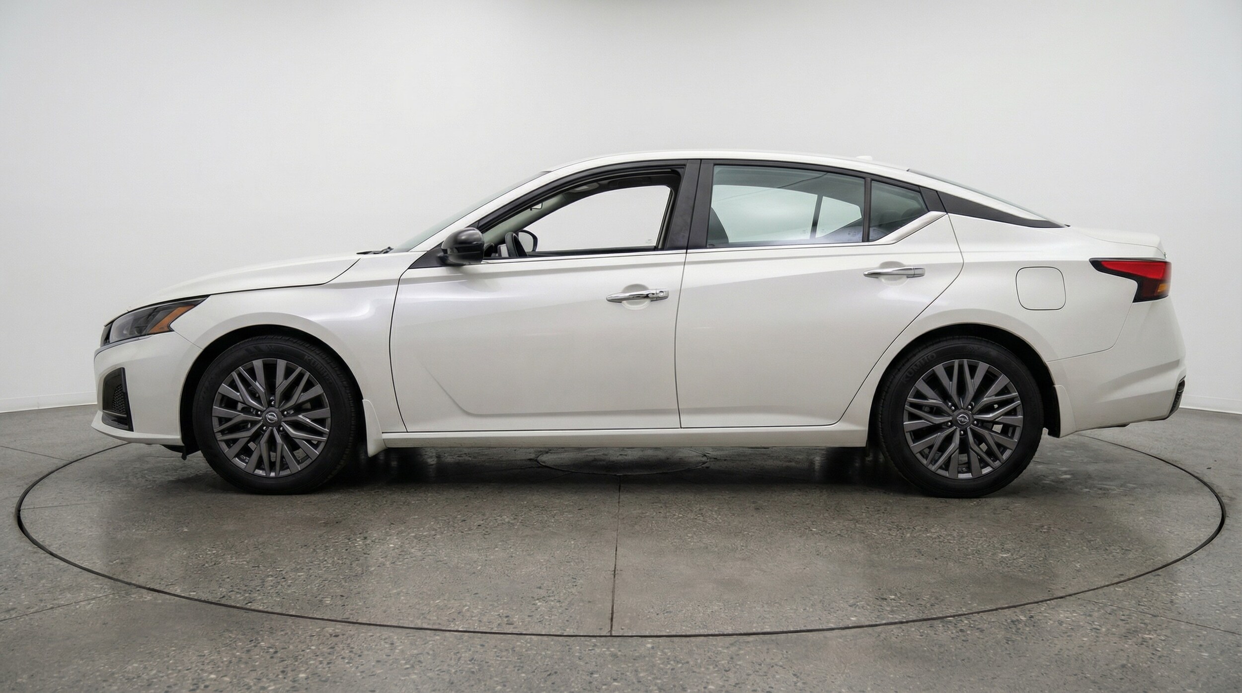 Thumbnail: 2025 Nissan Altima - 4