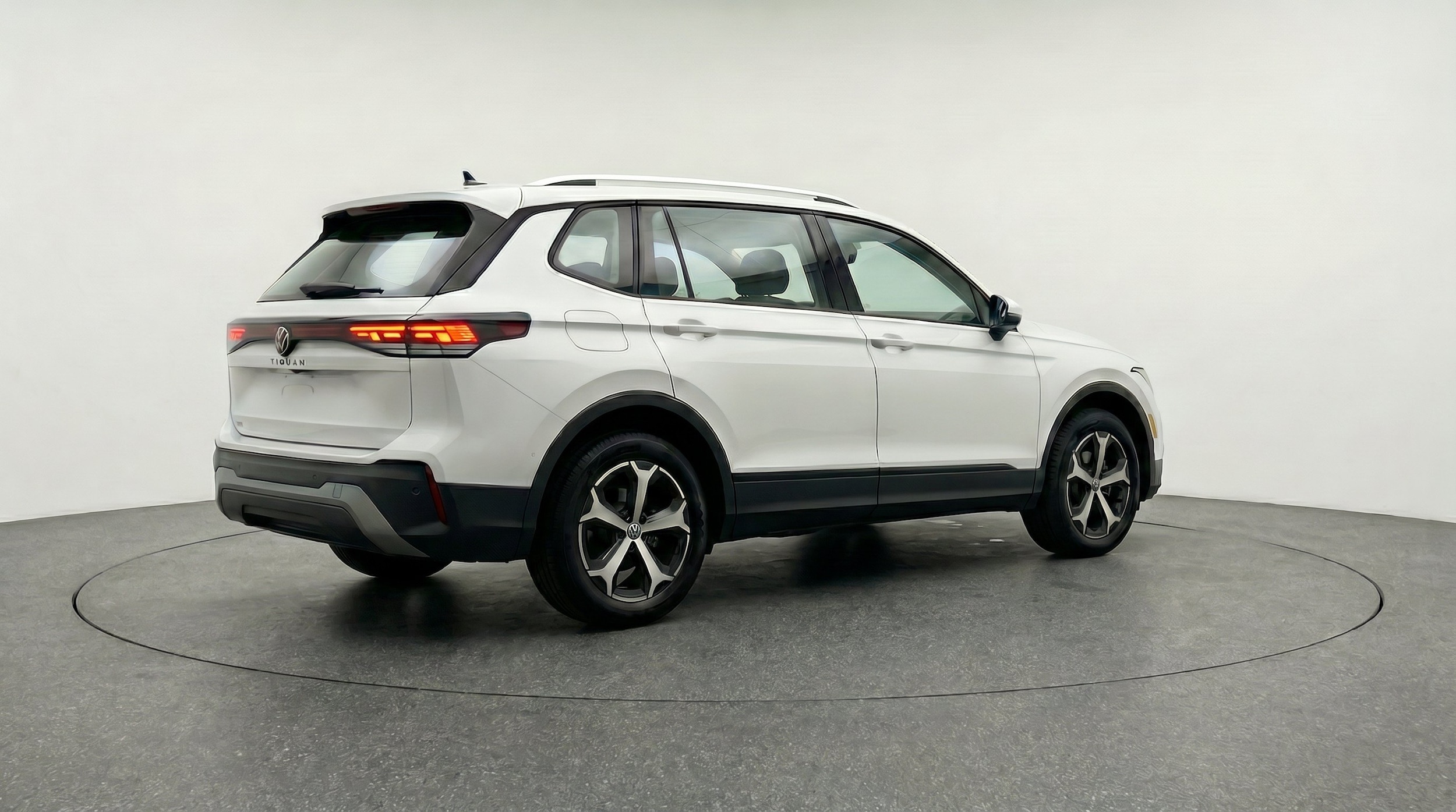Thumbnail: 2026 Volkswagen Tiguan - 9