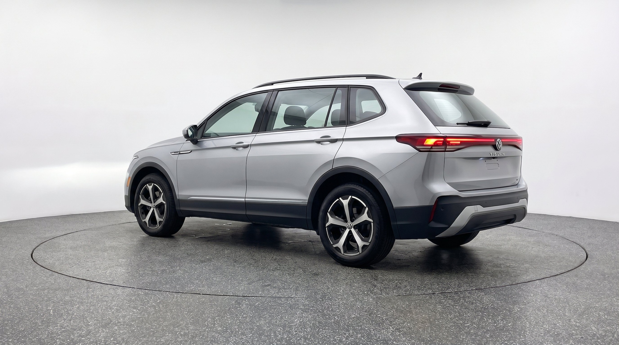 Thumbnail: 2026 Volkswagen Tiguan - 6
