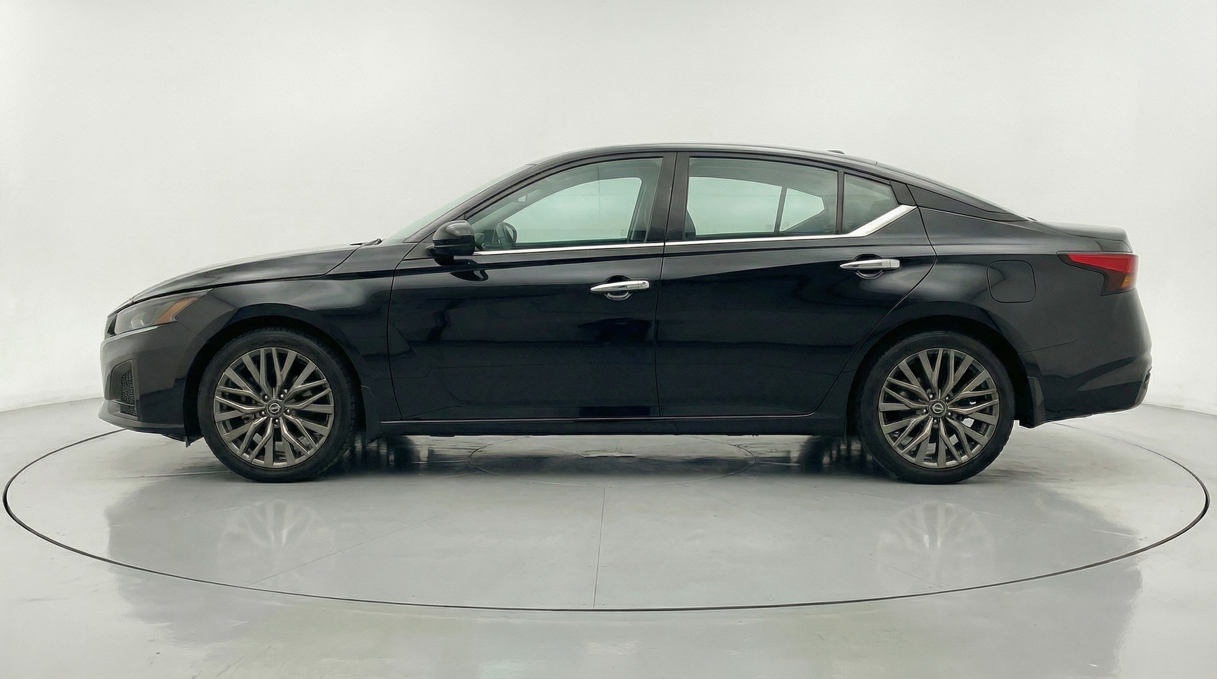 Thumbnail: 2025 Nissan Altima - 4