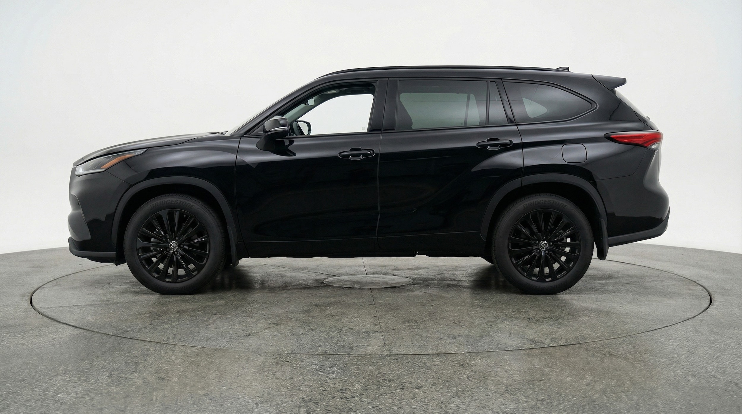 Thumbnail: 2025 Toyota Highlander - 4