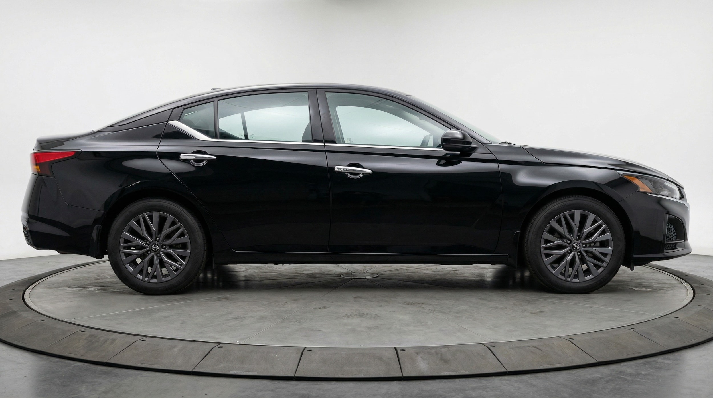 Thumbnail: 2025 Nissan Altima - 8