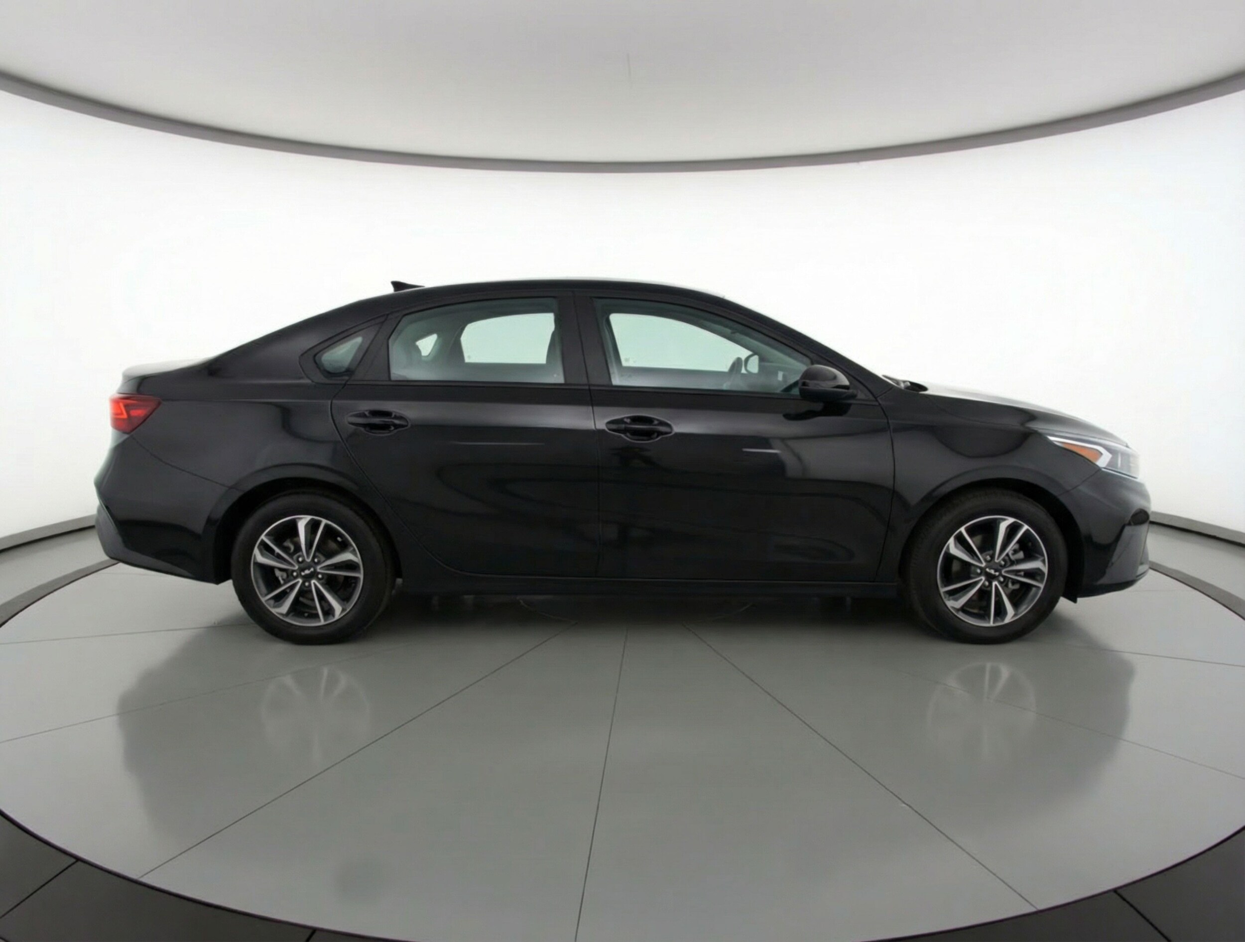 Thumbnail: 2024 Kia Forte - 8