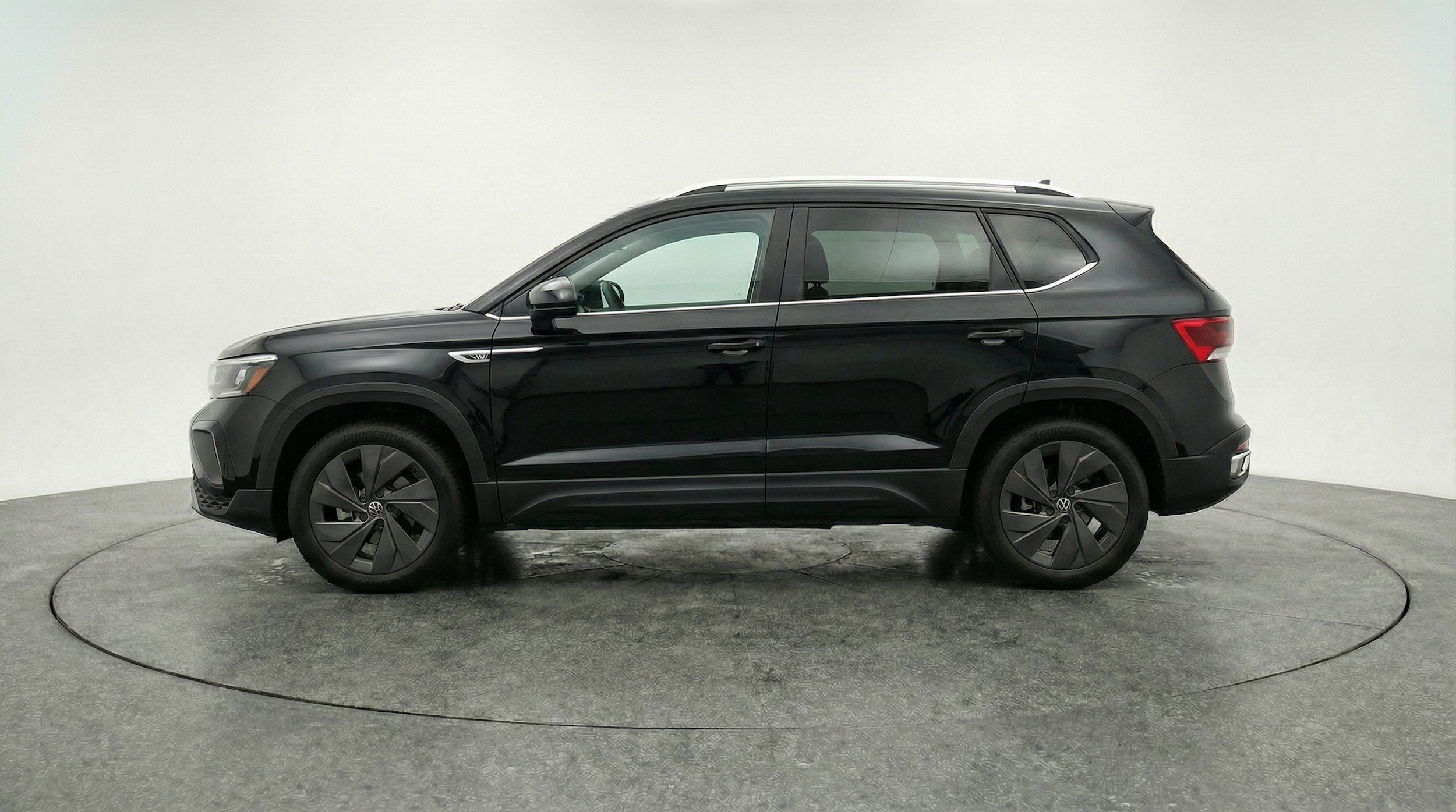 Thumbnail: 2025 Volkswagen Taos - 4