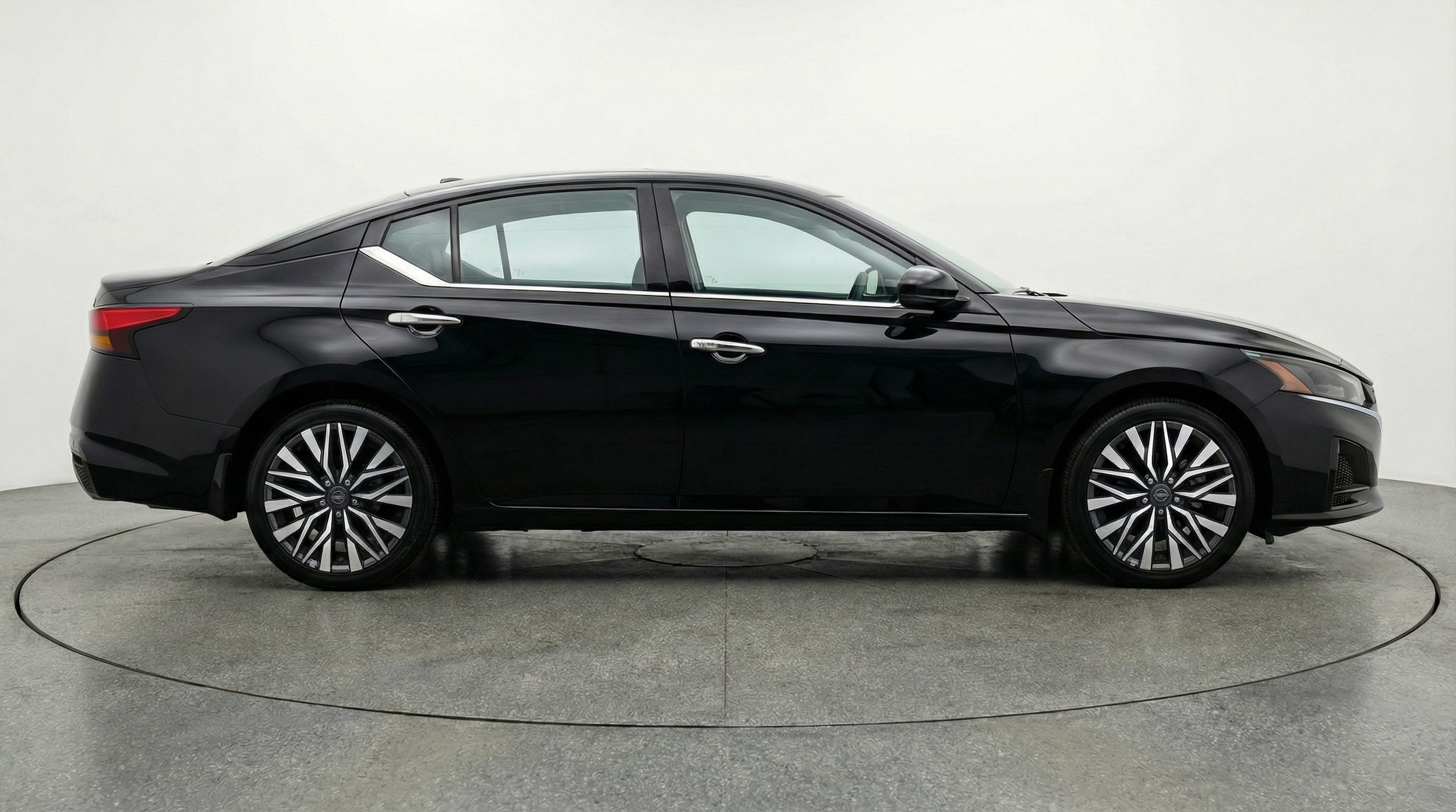 Thumbnail: 2025 Nissan Altima - 8