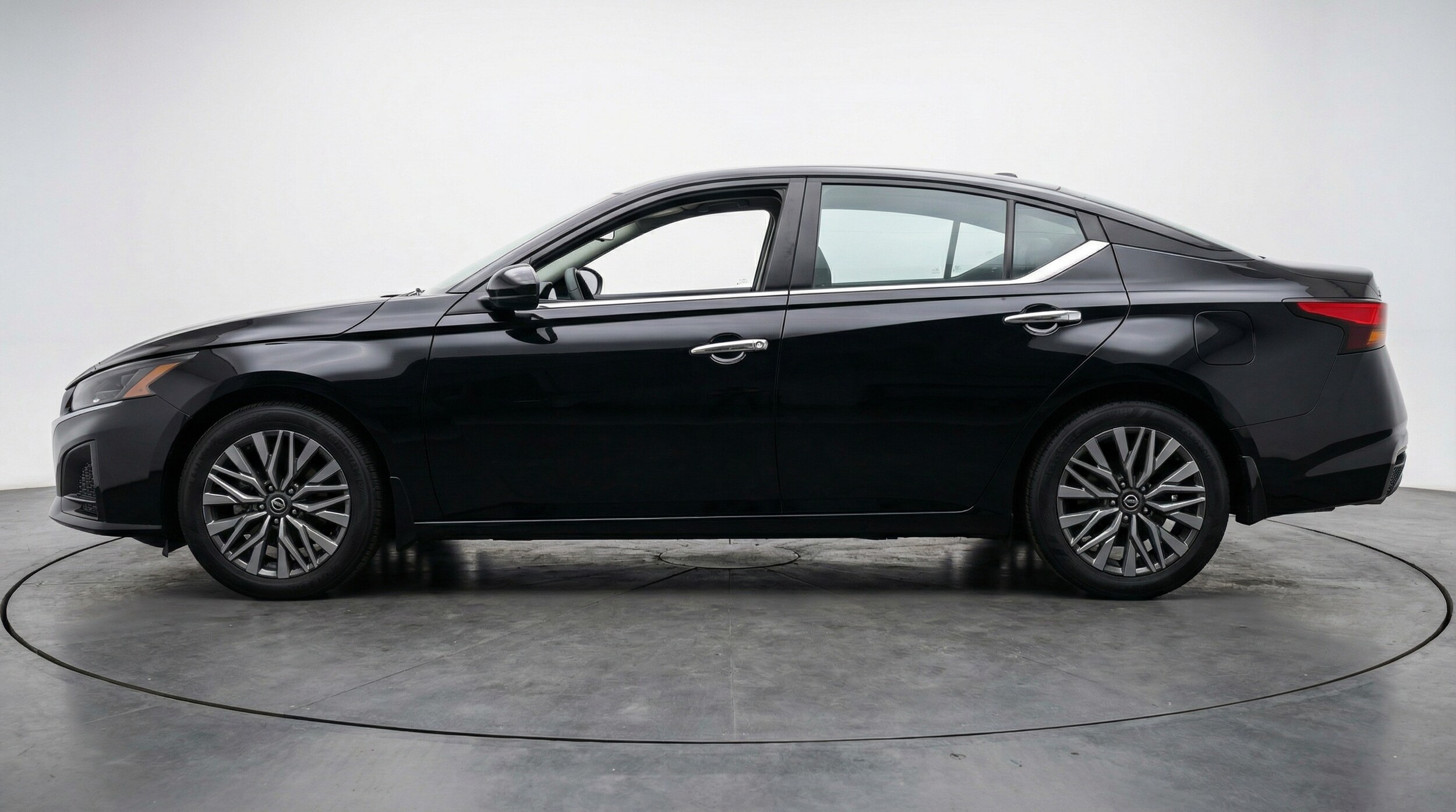 Thumbnail: 2025 Nissan Altima - 4