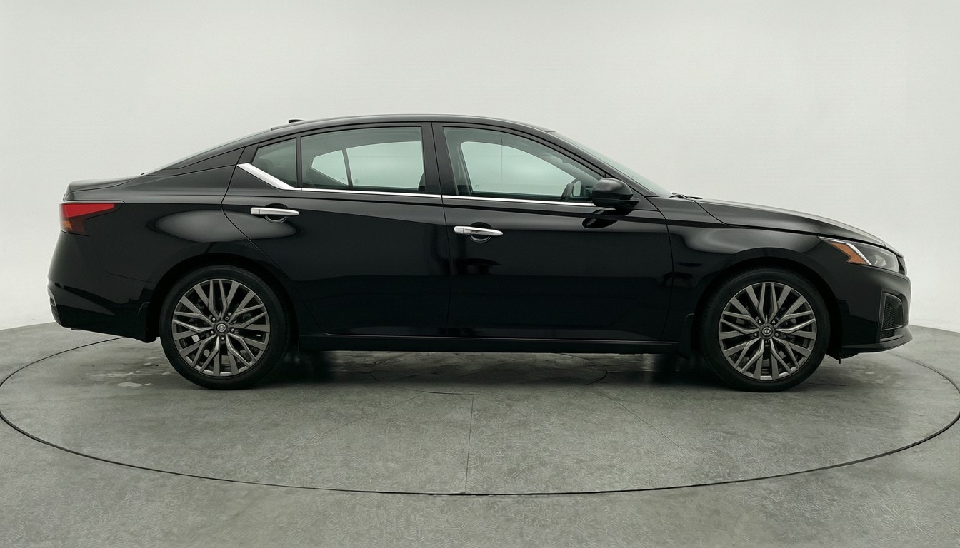 Thumbnail: 2025 Nissan Altima - 8