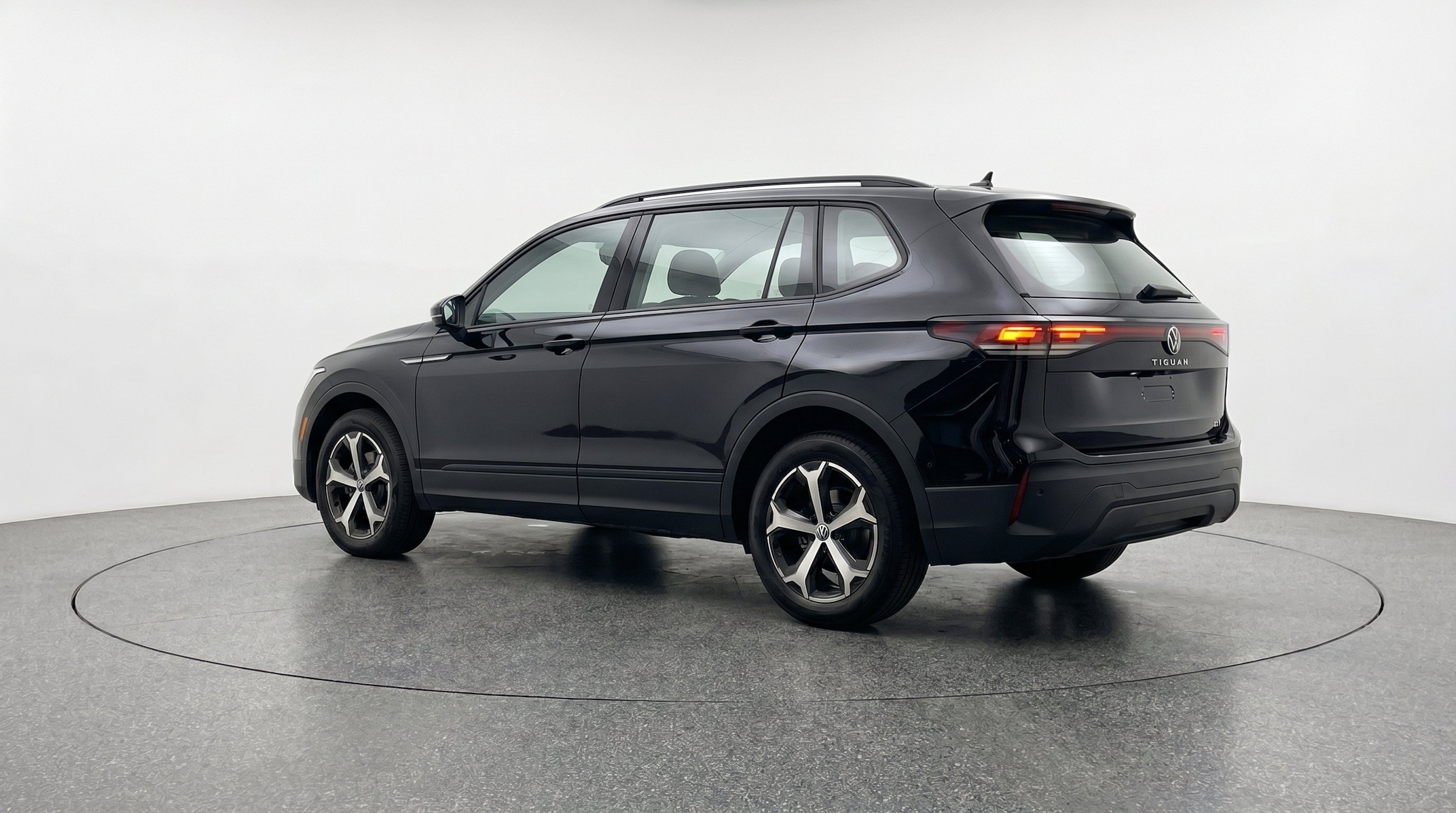 Thumbnail: 2026 Volkswagen Tiguan - 6