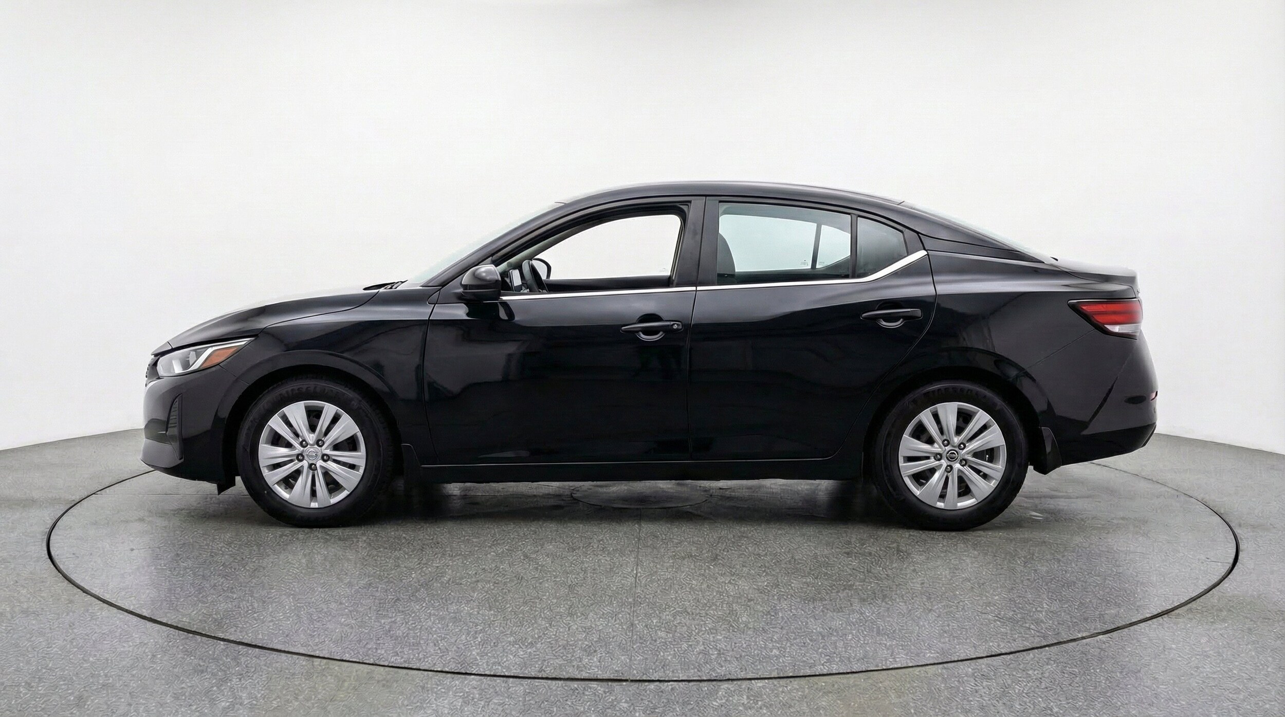 Thumbnail: 2025 Nissan Sentra - 5