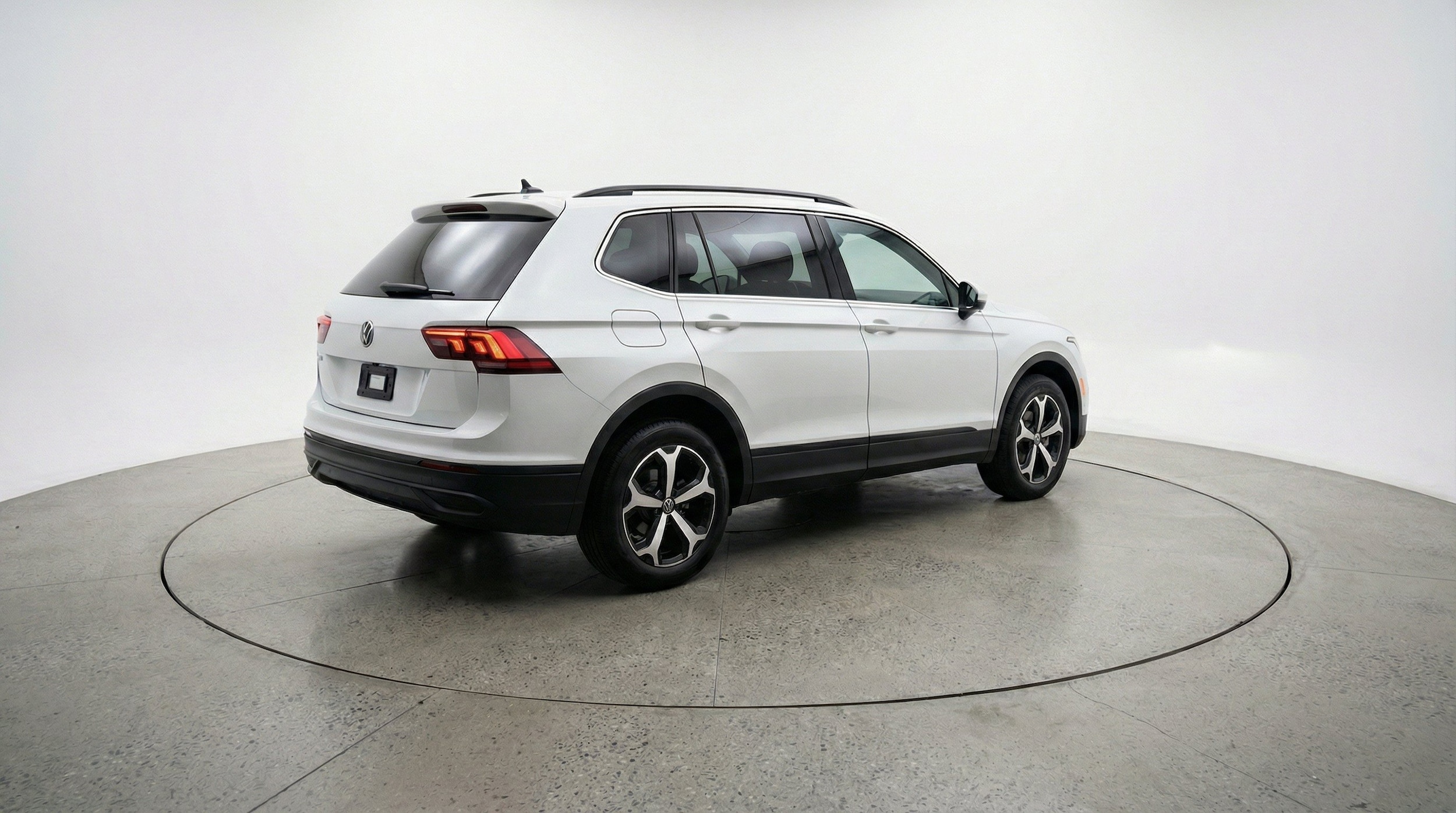 Thumbnail: 2026 Volkswagen Tiguan - 9