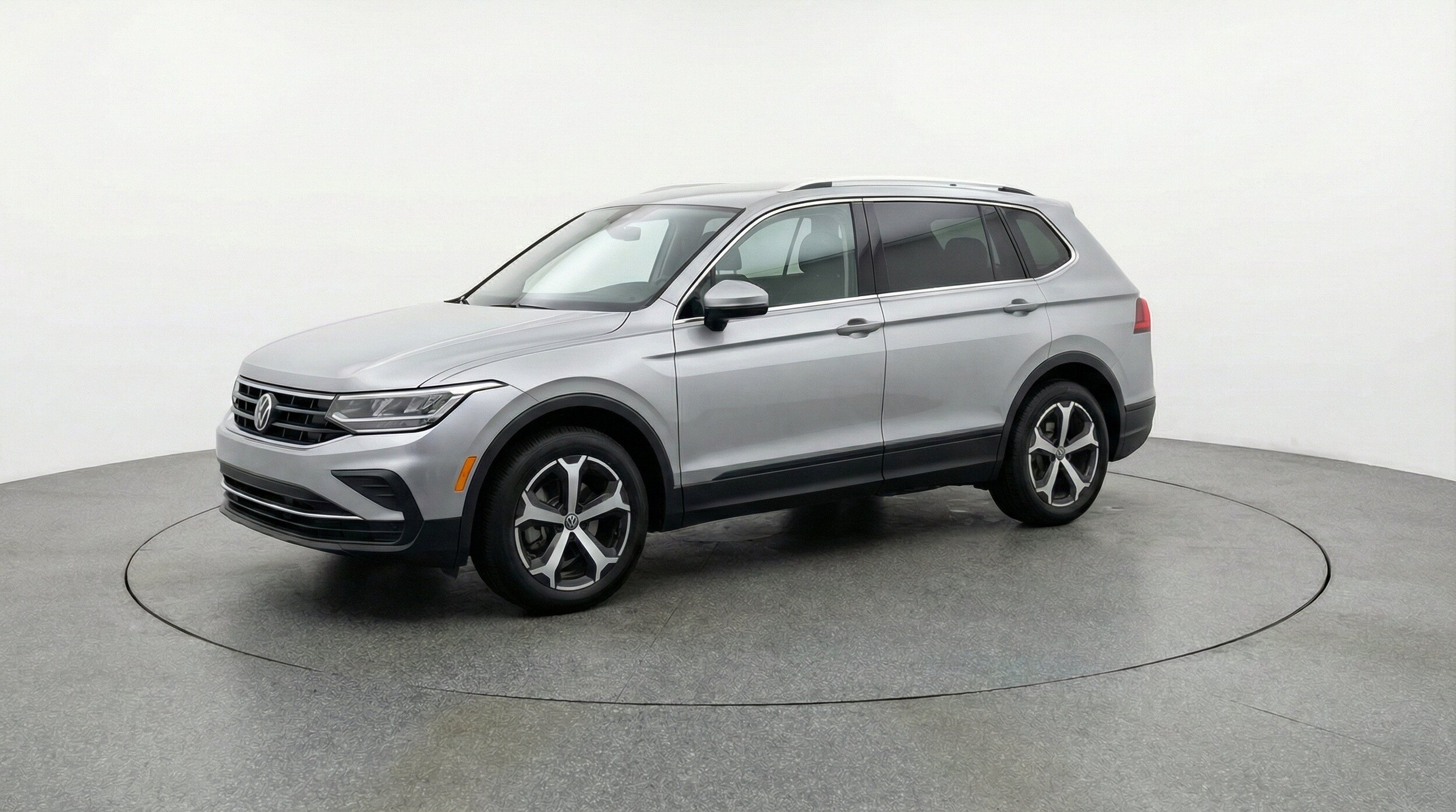 Thumbnail: 2026 Volkswagen Tiguan - 3