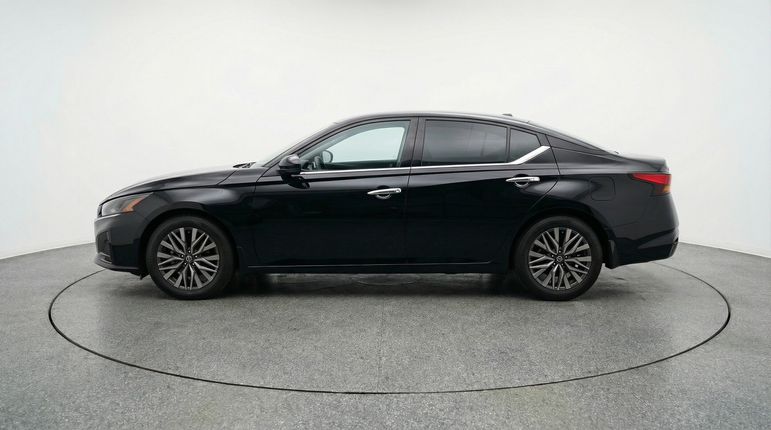Thumbnail: 2025 Nissan Altima - 4