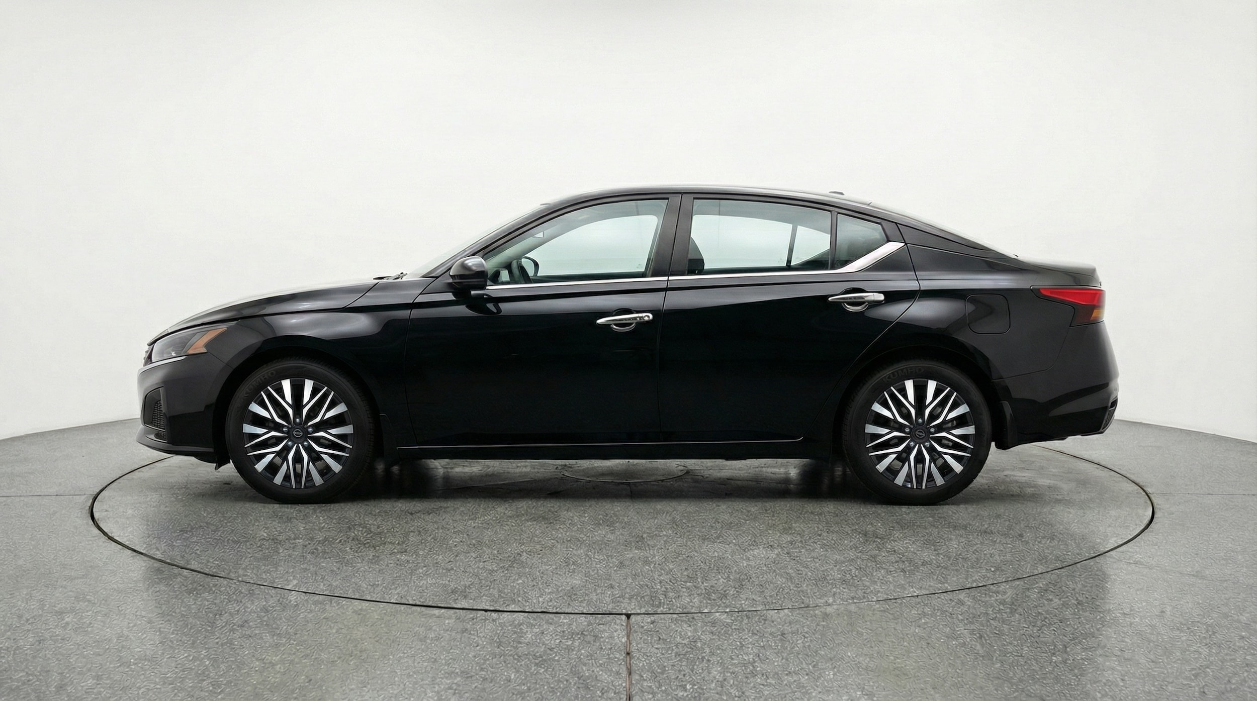 Thumbnail: 2025 Nissan Altima - 4