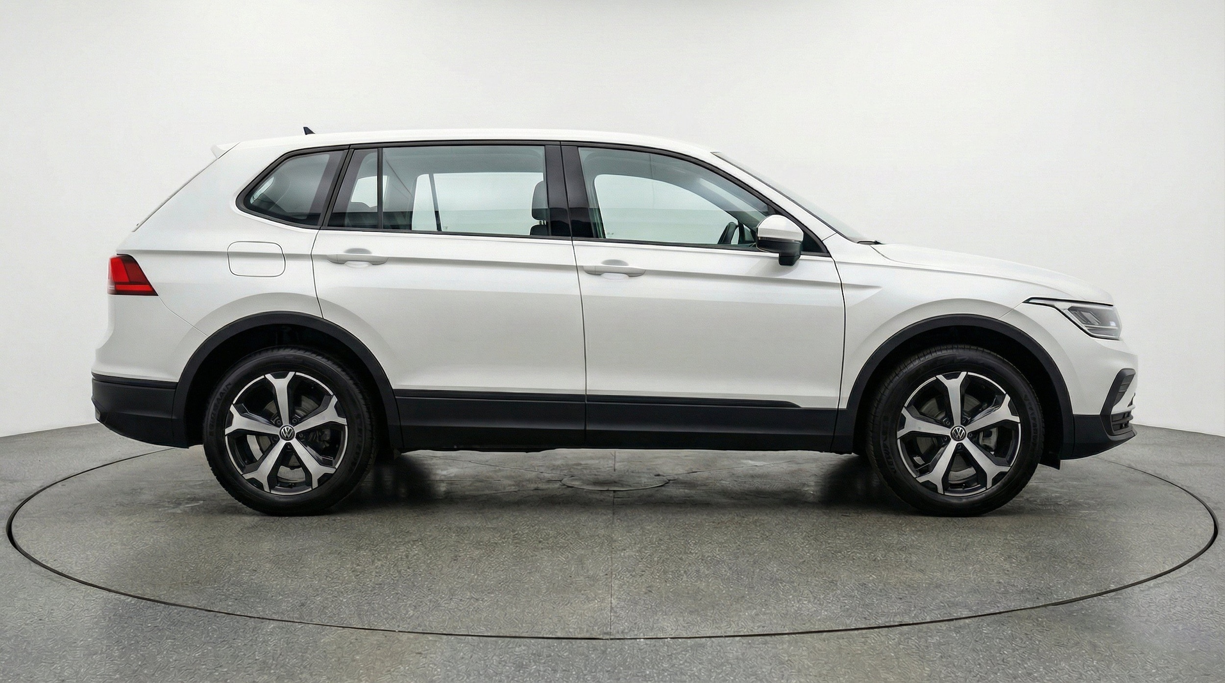 Thumbnail: 2026 Volkswagen Tiguan - 10