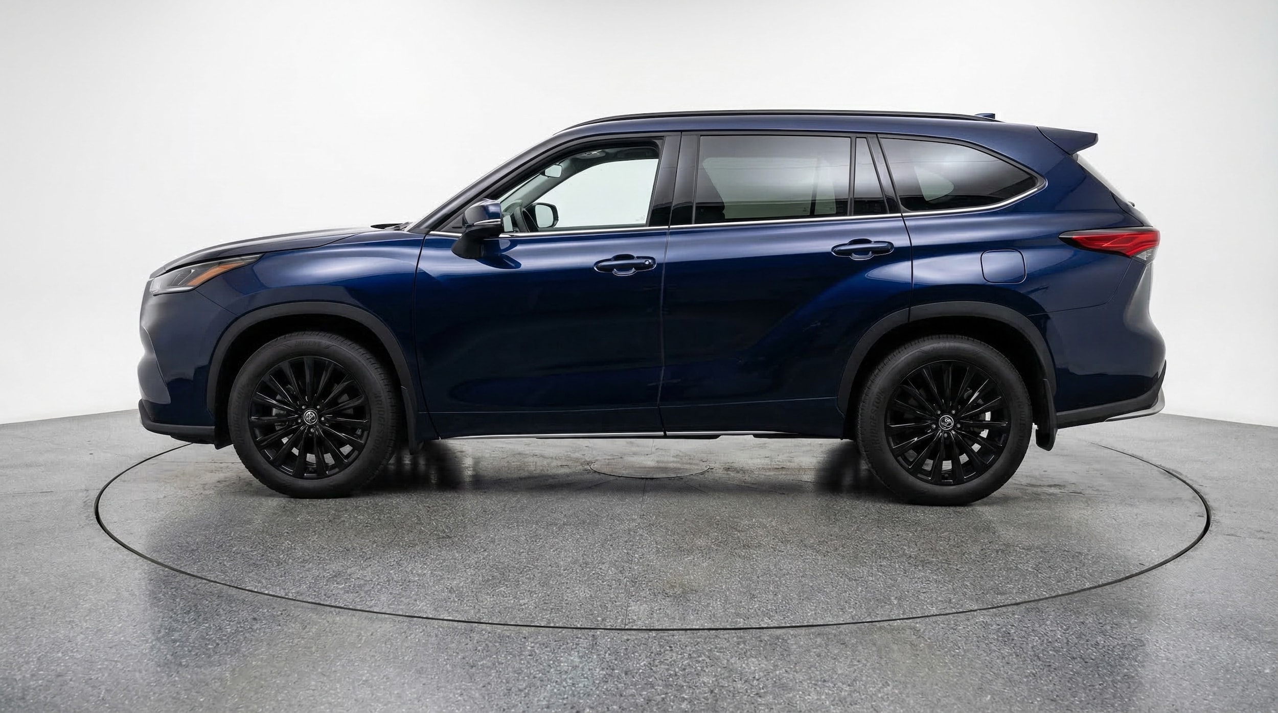 Thumbnail: 2025 Toyota Highlander - 4