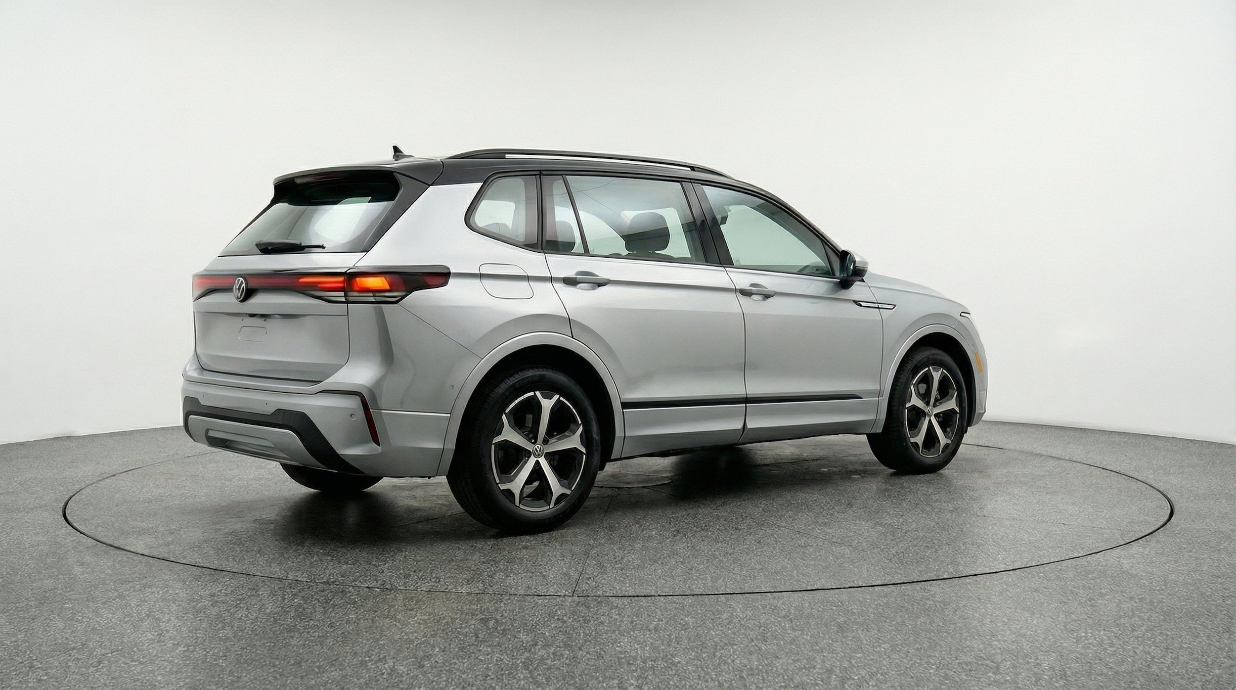 Thumbnail: 2026 Volkswagen Tiguan - 9
