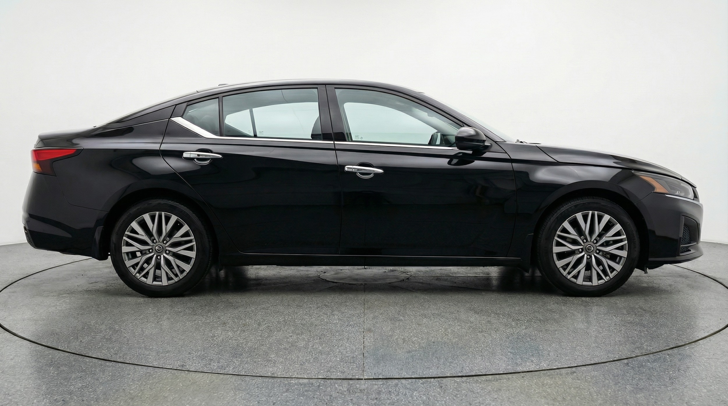 Thumbnail: 2025 Nissan Altima - 8