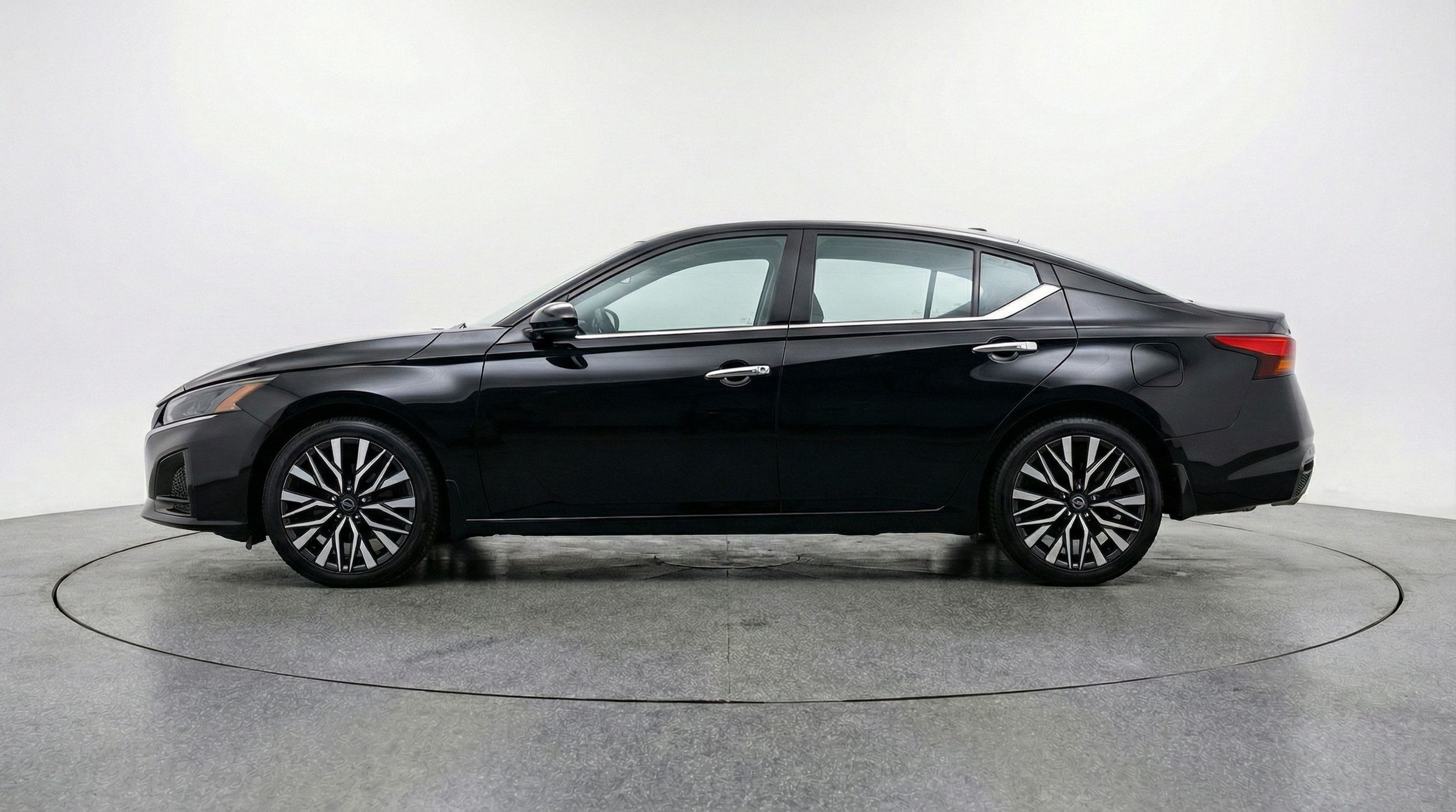 Thumbnail: 2025 Nissan Altima - 4