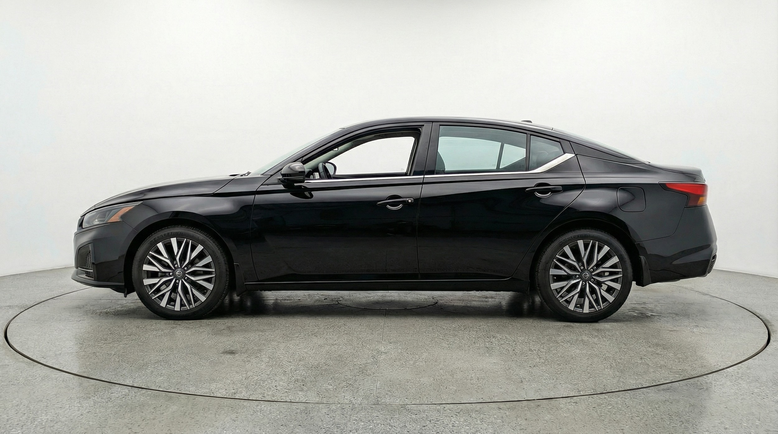 Thumbnail: 2025 Nissan Altima - 4