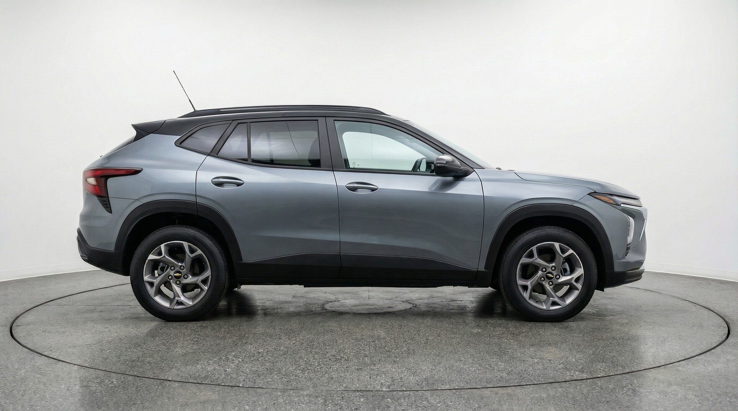 Thumbnail: 2025 Chevrolet Trax - 8
