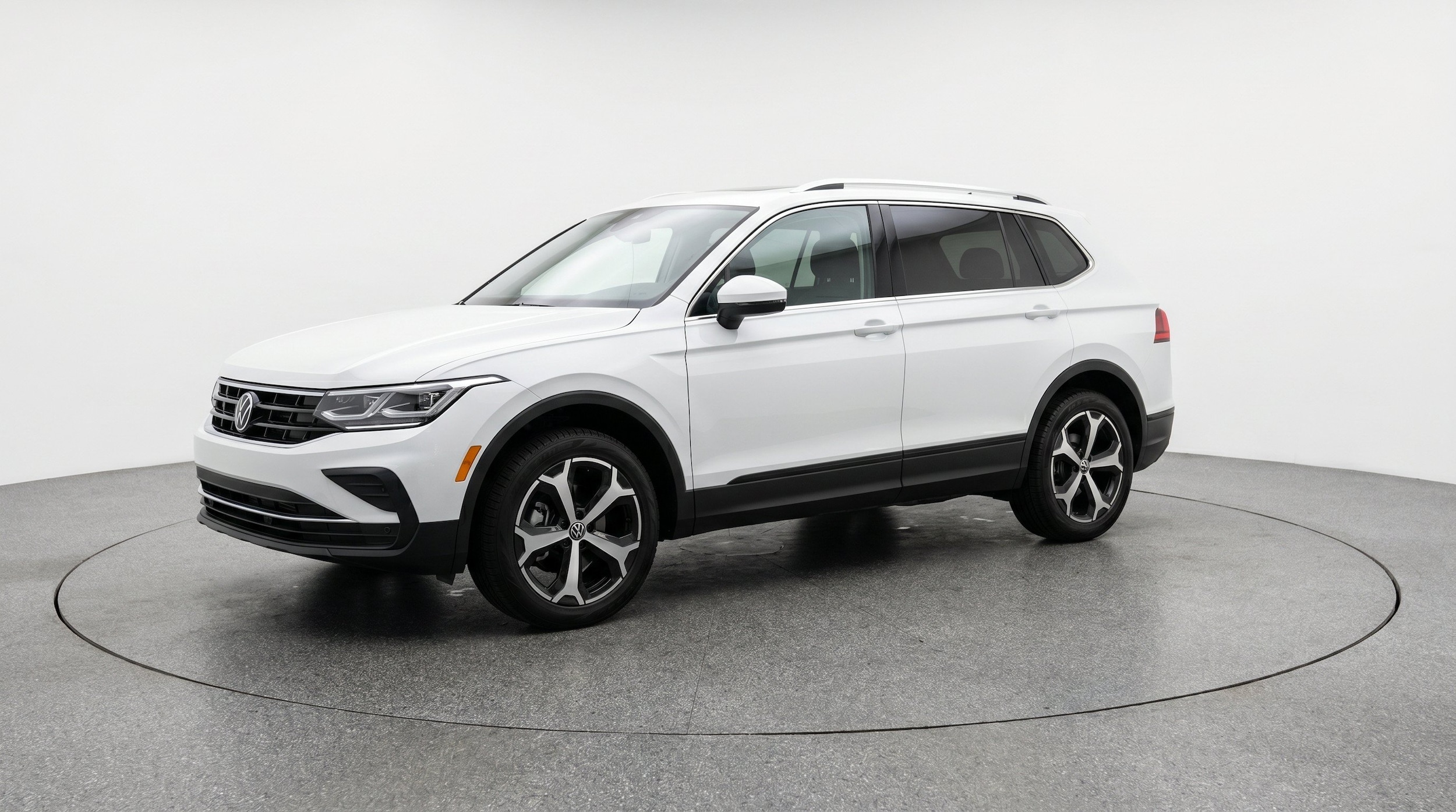 Thumbnail: 2026 Volkswagen Tiguan - 3