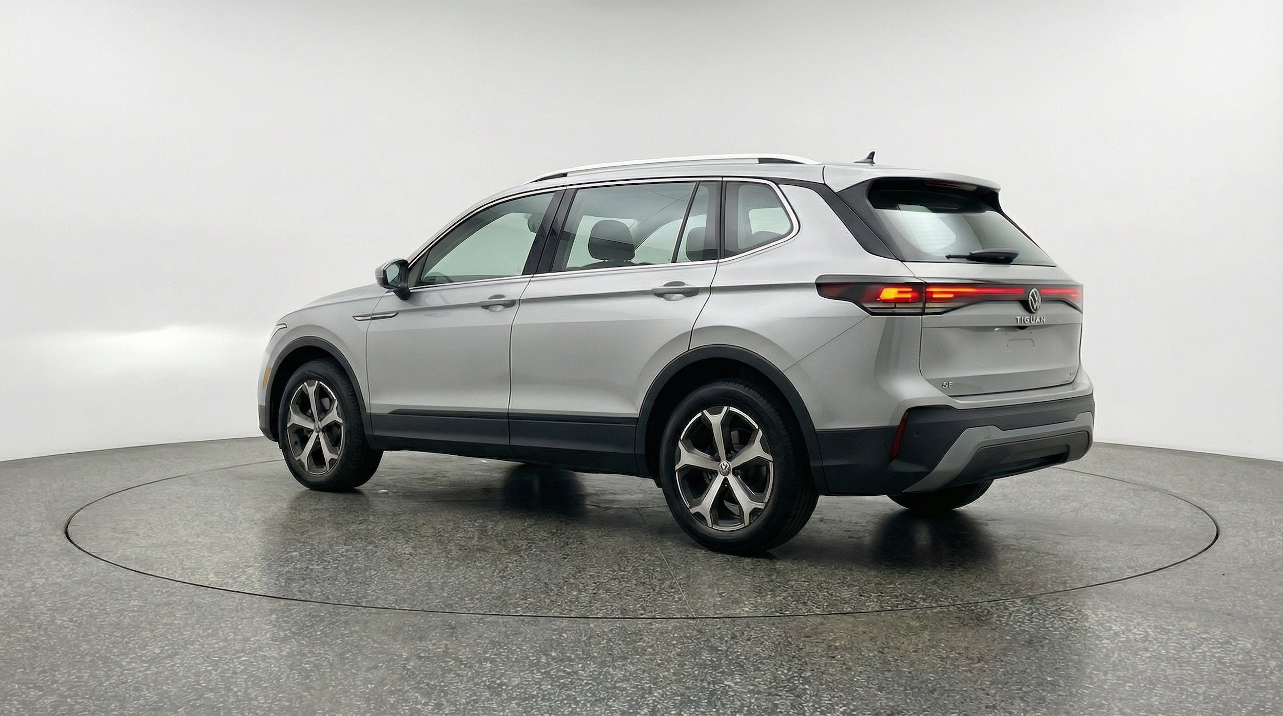 Thumbnail: 2026 Volkswagen Tiguan - 6