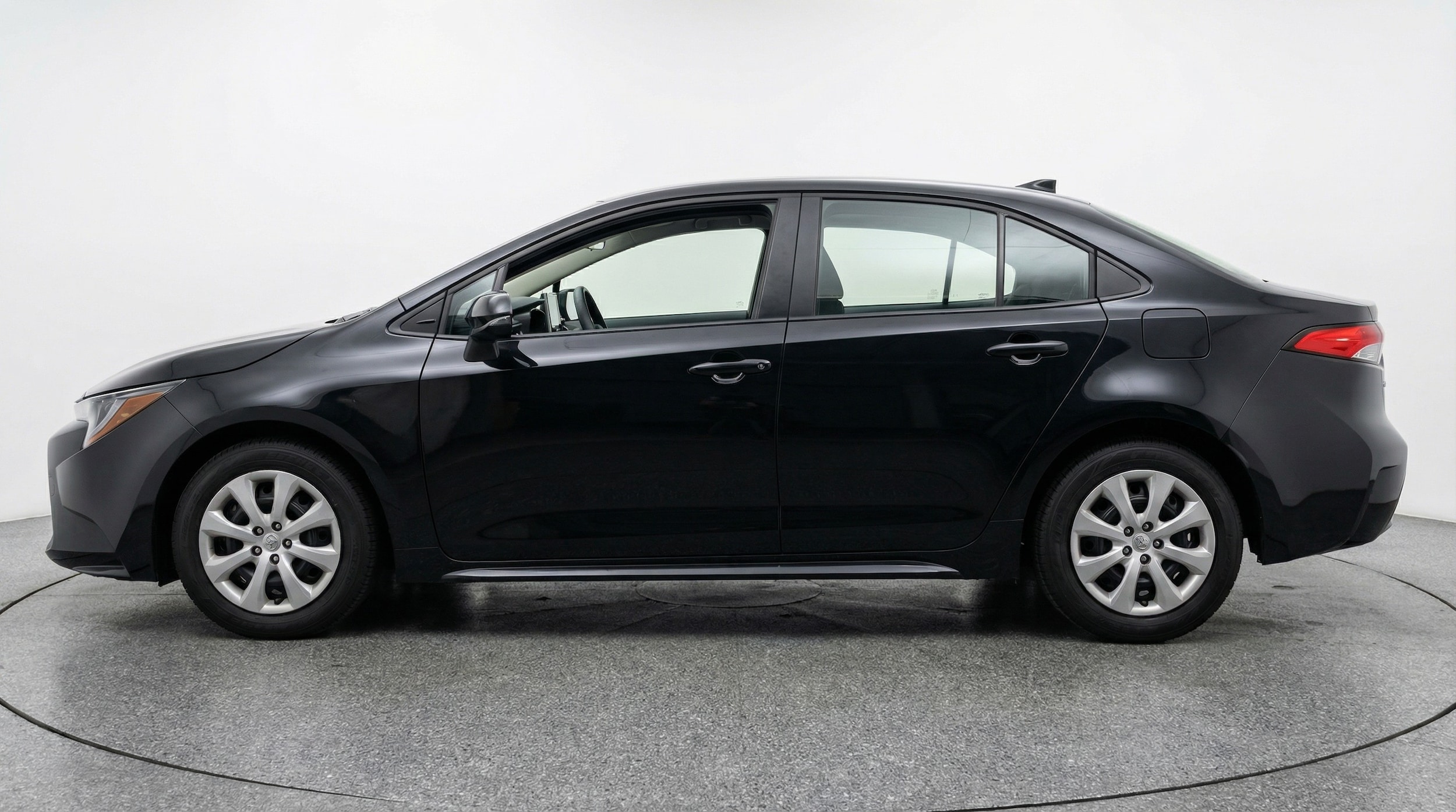 Thumbnail: 2025 Toyota Corolla - 4